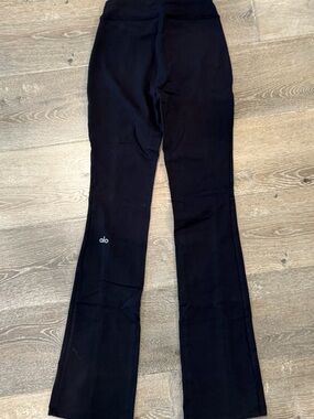 ALO Yoga Women's Black Boot Cut Flare Pants